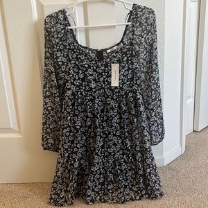 NWT Francesca’s babydoll floral mini dress